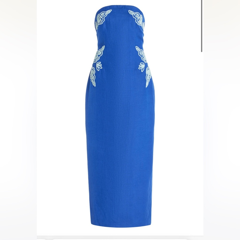 Chic Strapless Blue Dress with Embroidered Details